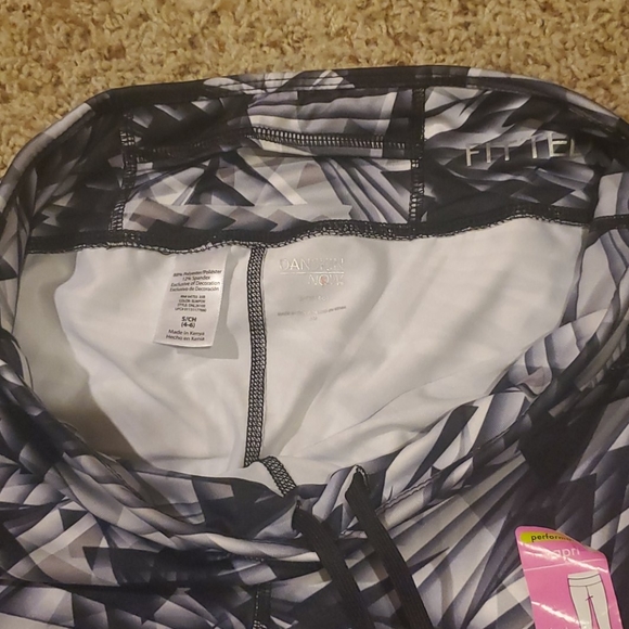 Danskin Now performance capri - Picture 3 of 4